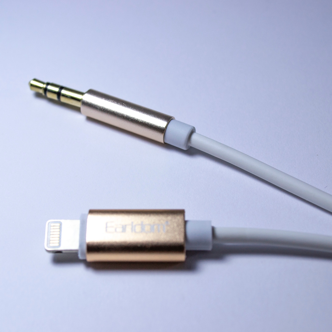 EARLDOM LIGHTNING TO 3.5MM PLUG